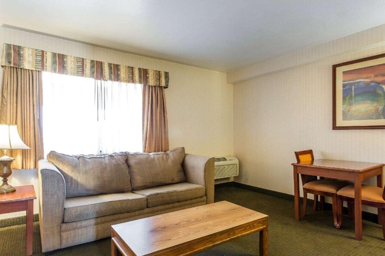 Econo Lodge Inn & Suites Riverside - Corona Bagian luar foto