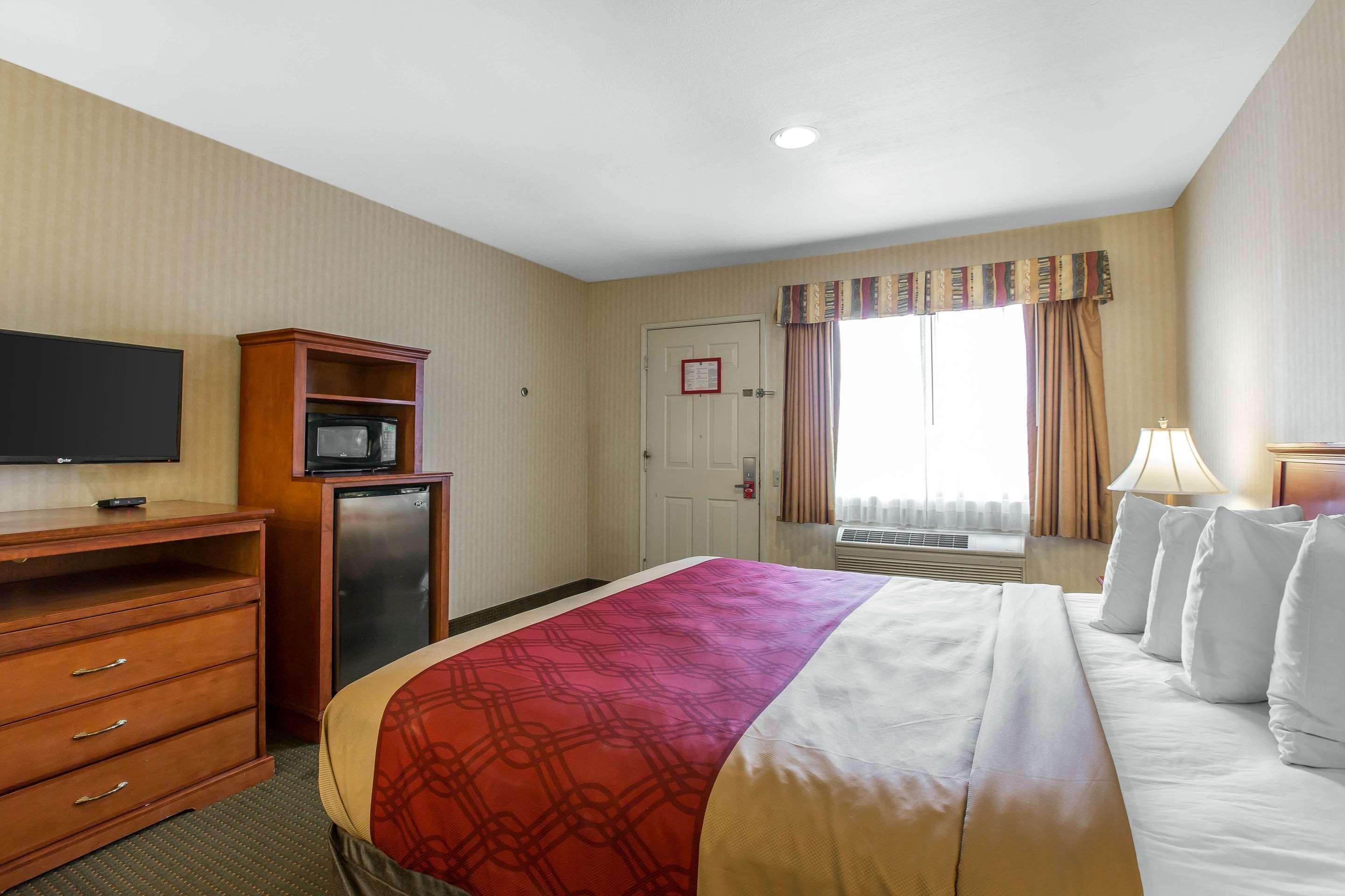 Econo Lodge Inn & Suites Riverside - Corona Bagian luar foto
