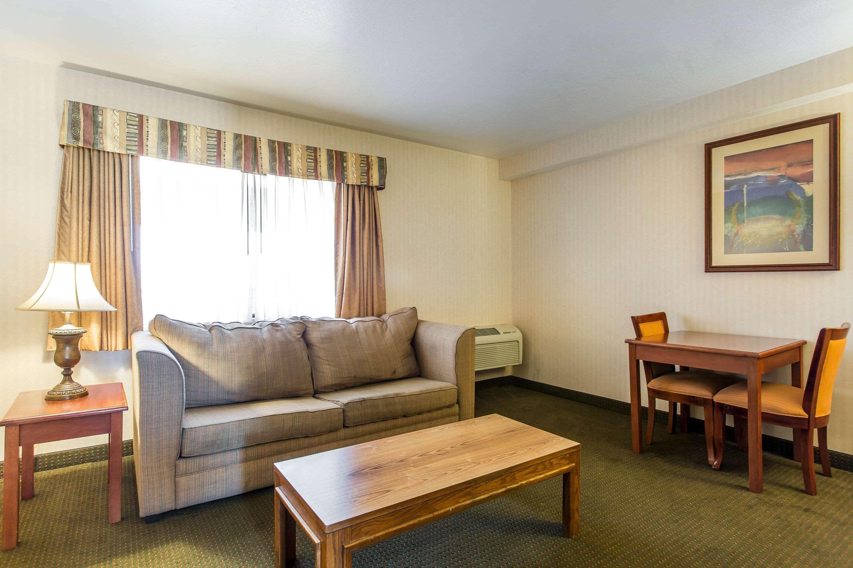 Econo Lodge Inn & Suites Riverside - Corona Bagian luar foto