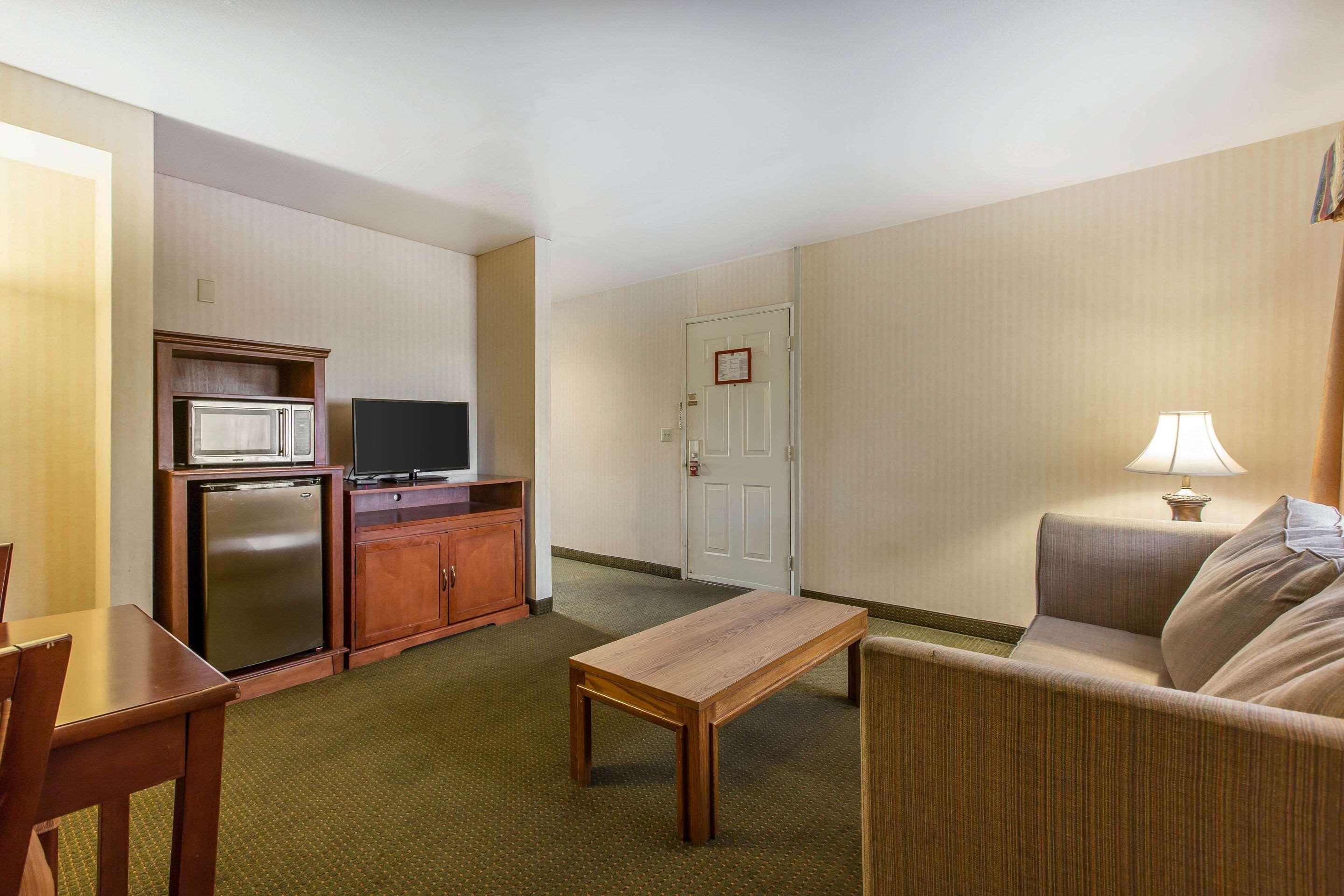 Econo Lodge Inn & Suites Riverside - Corona Bagian luar foto