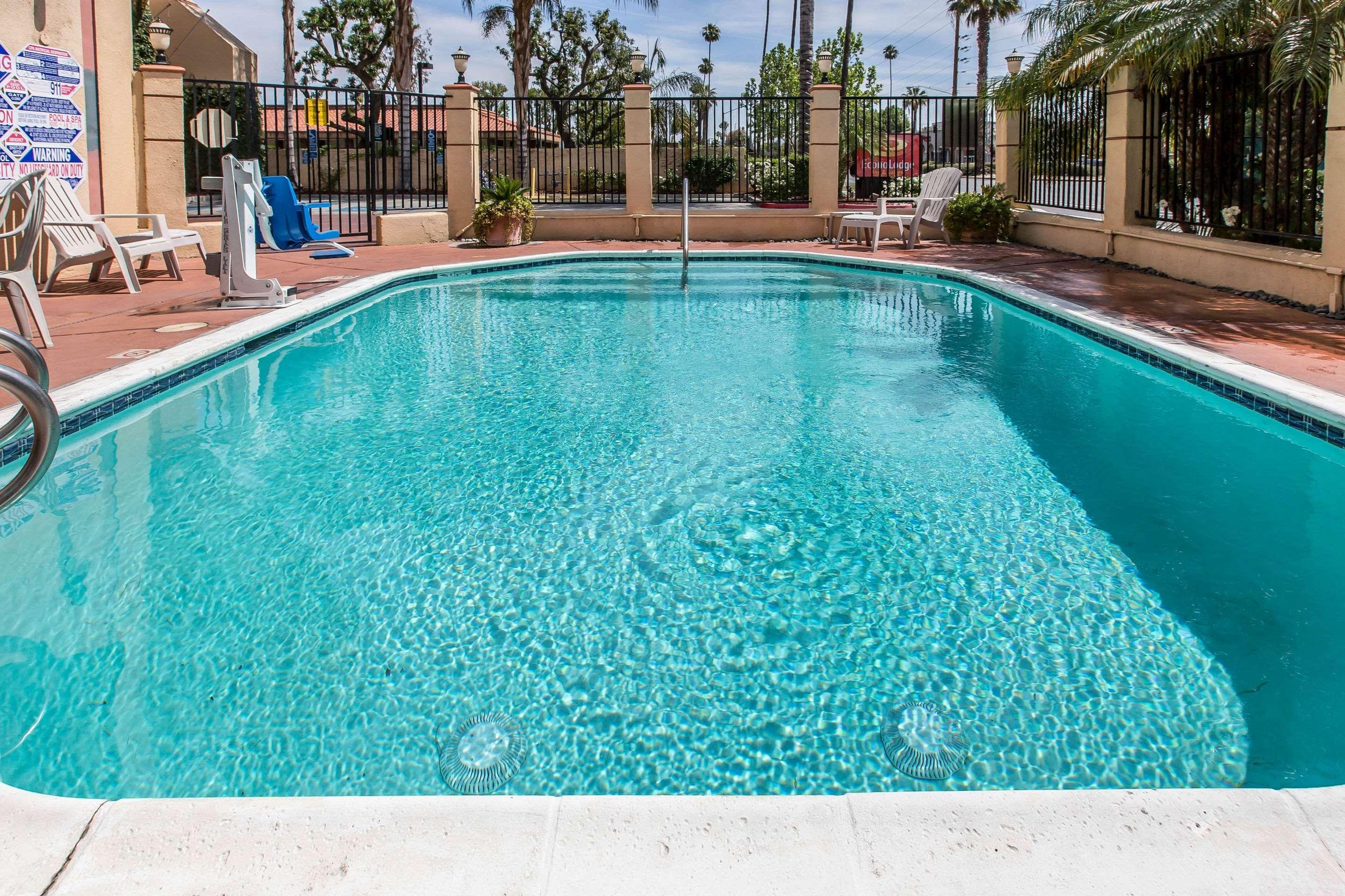 Econo Lodge Inn & Suites Riverside - Corona Bagian luar foto