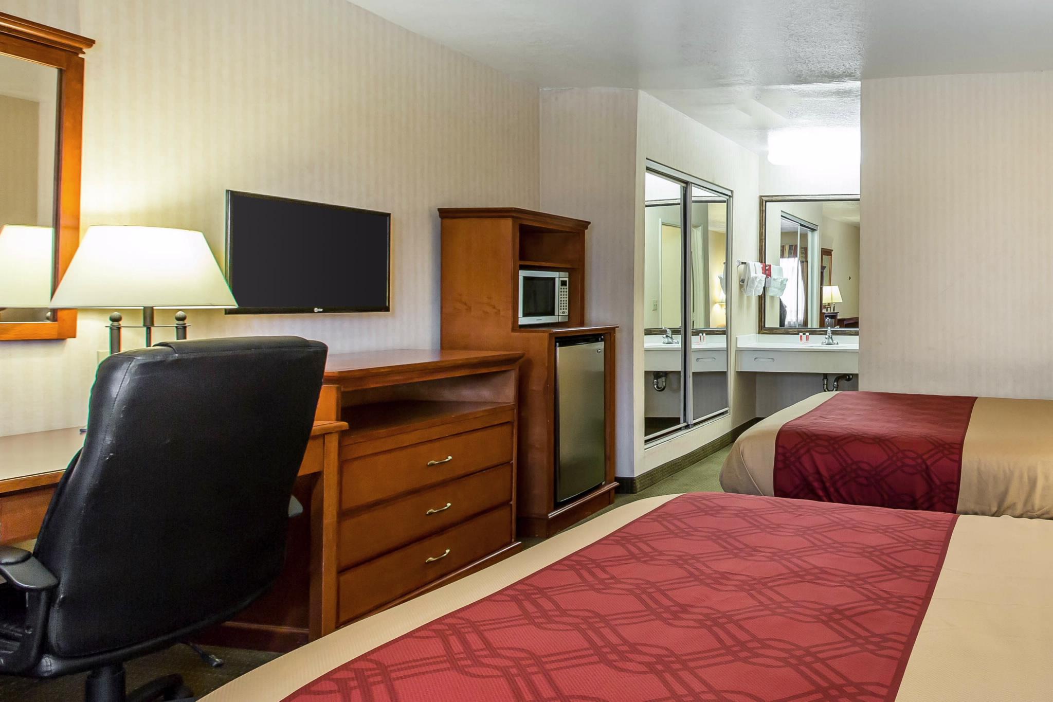 Econo Lodge Inn & Suites Riverside - Corona Bagian luar foto